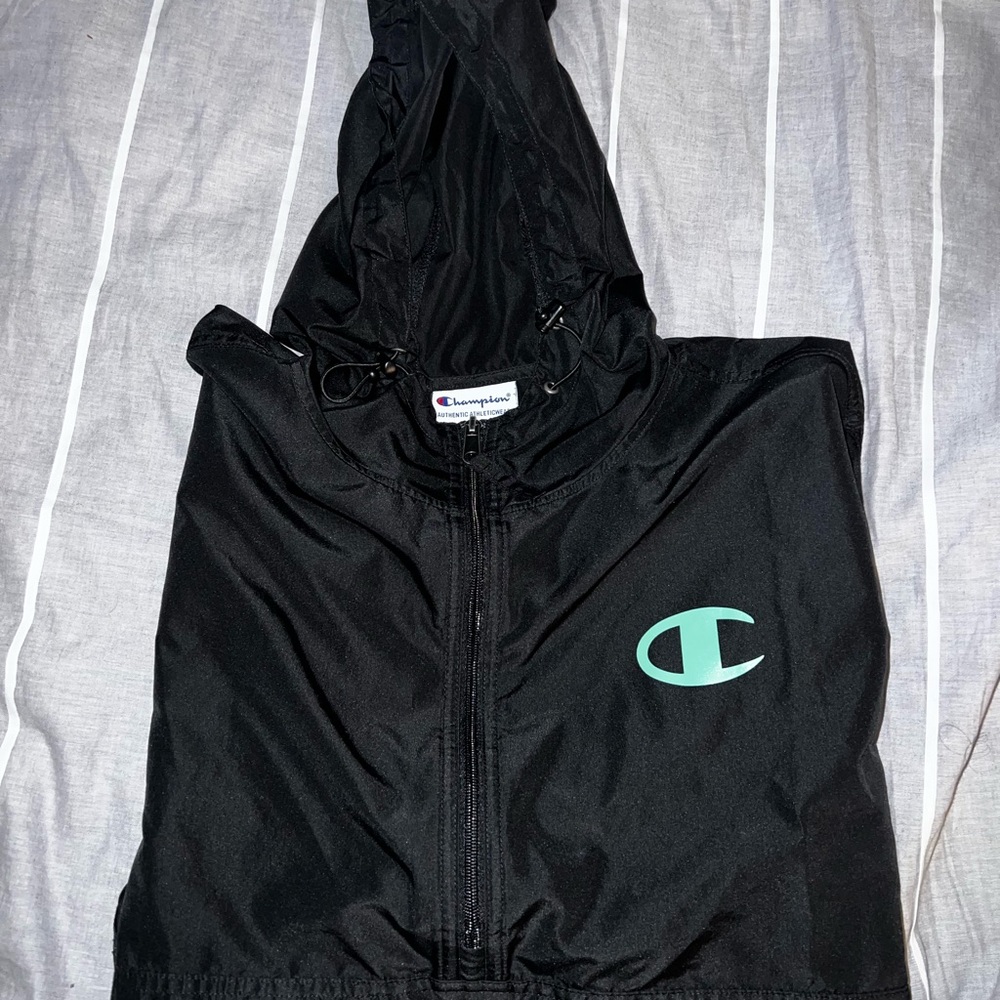 Mens Champion windbreak. In great condition! Super light weight. Size large